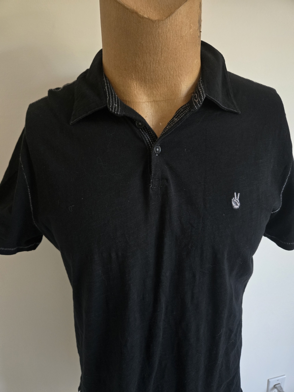 John Varvatos Black Short-Sleeve Polo with Subtle Embroidered Peace Hand